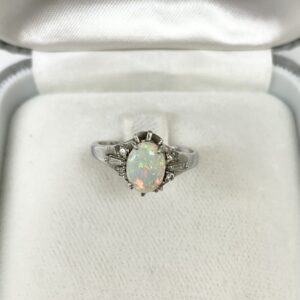 Pt900 ホワイトオパール付リング