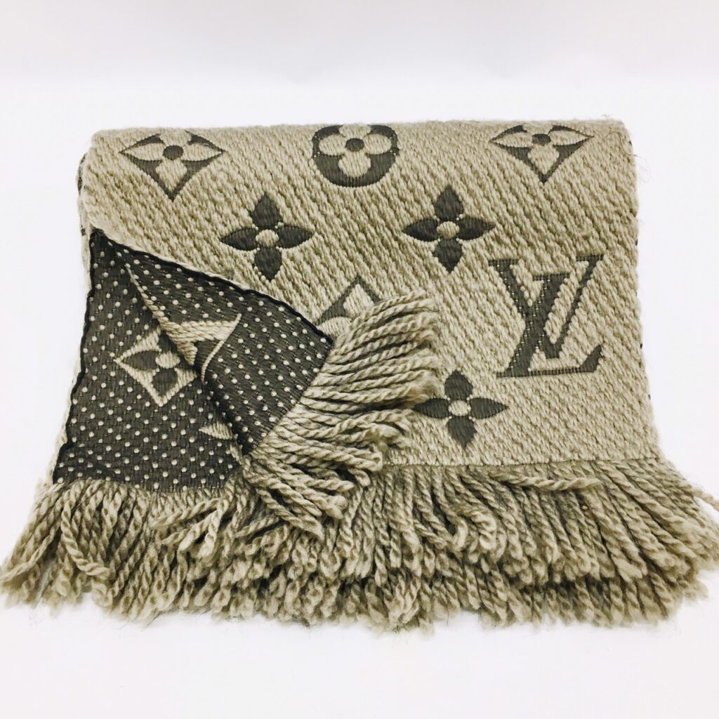 LOUIS VUITTON ルイ・ヴィトン エシャルプ ロゴマニア マフラー