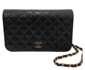 CHANEL　マトラッセ　ラムスキンバッグ
