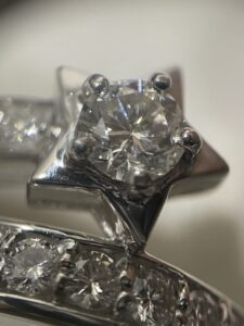 Pt950 0.539ct メレ付きダイヤモンドリング