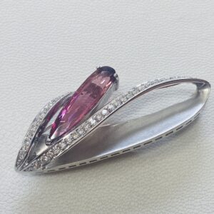 ピンクトルマリン付ブローチ