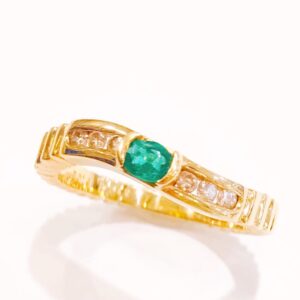 K18エメラルド 0.14ct&メレダイヤ 0.11ct付きリング