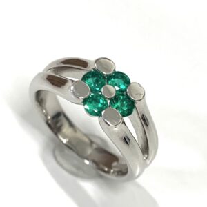 Pt900 エメラルド付リング