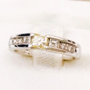 K18WG ダイヤ付リング