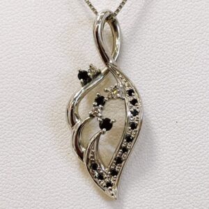 K18WG ブラックダイヤモンドネックレス