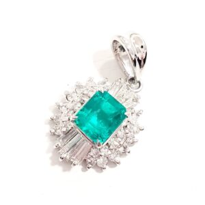 Pt900 メレダイヤ エメラルド トップ