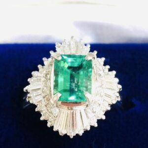Pt900 エメラルド テーパーカット メレダイヤ リング
