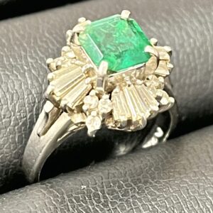 Pt900 エメラルド ジュエリーリング