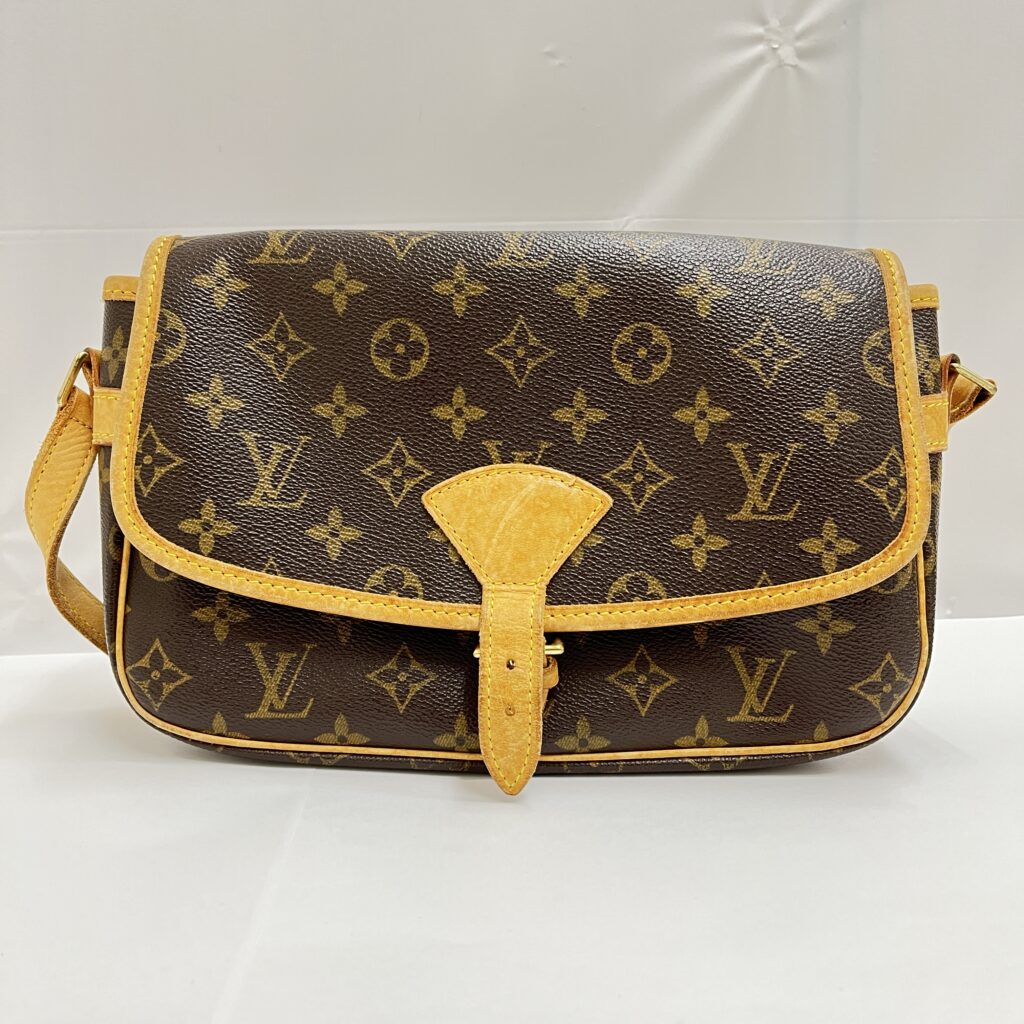 LOUIS VUITTON モノグラム ショルダーバック ソローニュ