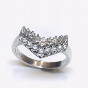 Pt900 メレダイヤ付き デザインリング