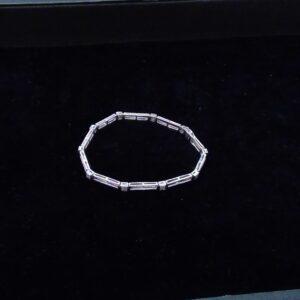 メレダイヤ付きホワイトゴールドブレスレット