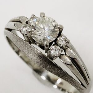 Pt900 ダイヤ0.36ct&メレダイヤ付リング