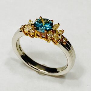 K18 Pt900 コンビ ブルーダイヤ0.32ct メレダイヤ0.57ct付 リング