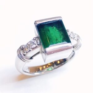 Pt900 エメラルド3.36ct メレダイヤ0.2ct付リング