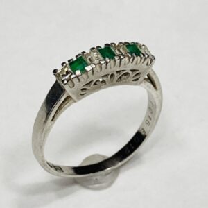 Pt900 エメラルド付きリング