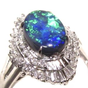 Pt900 ブラックオパール 1.3ct メレ0.4ct リング
