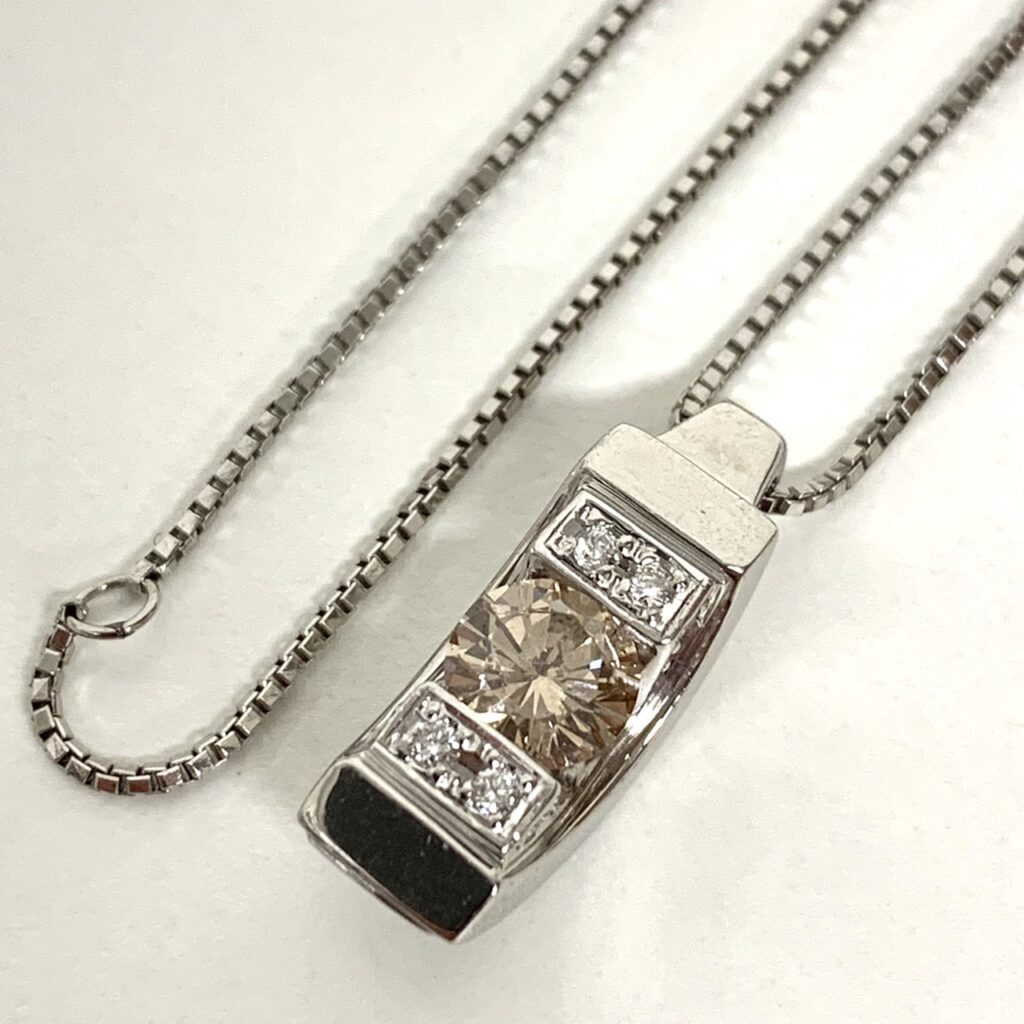 Pt900 0.3ctダイヤ付きネックレス