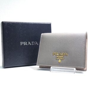 プラダ 二つ折り財布 バイカラー
