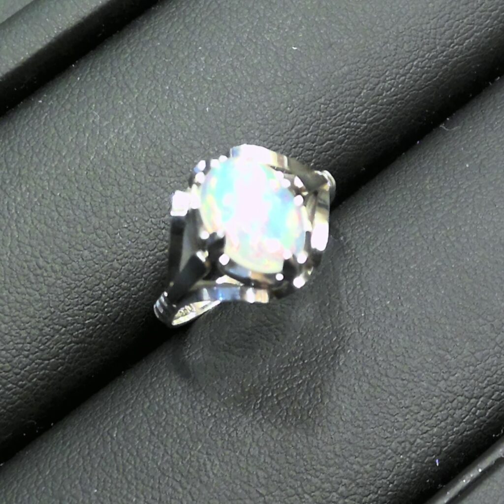 プラチナ850 オパール 2.0ct リング