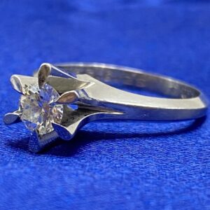 PT900 縦詰めダイヤモンドリング