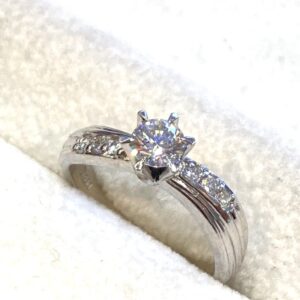 Pt900 リング ダイヤ0.43ct メレ0.15ct
