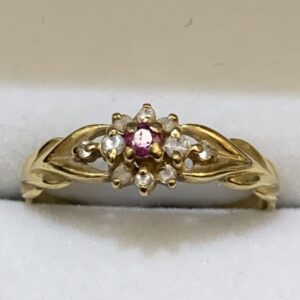 K18 0.05ctルビー 0.1ctメレダイヤ付きリング