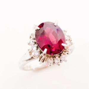 Pt900 3.68ctルビー＆0.23ctメレダイヤ付リング