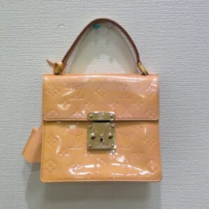 Louis Vuitton モノグラム ヴェルニ スプリングストリート