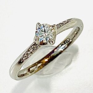 Pt900 0.18ctメレダイヤ付リング