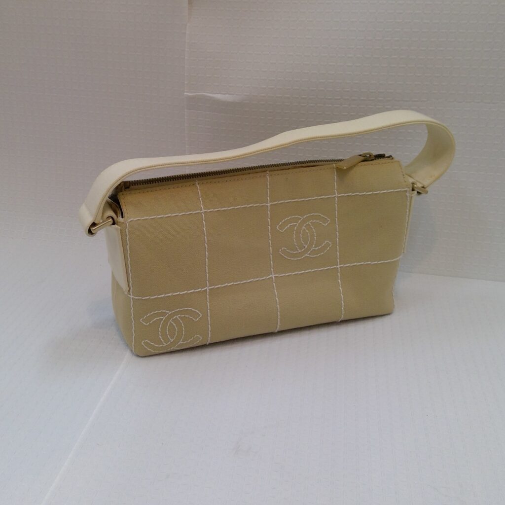 シャネル ココマーク ワイルドステッチ キャンバスハンドバッグの買取 