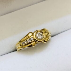 K18　0.139ctメレダイヤ付きリング