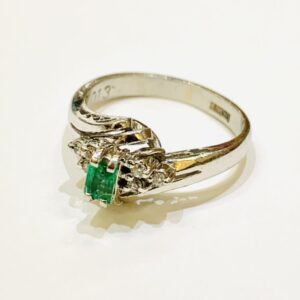 Pt900 エメラルド付きリング