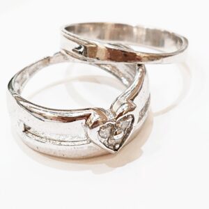 Pt900 デザインリング メレダイヤ付き