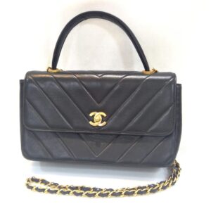 CHANEL シェブロン Vステッチ チェーンショルダーバッグ シャネル
