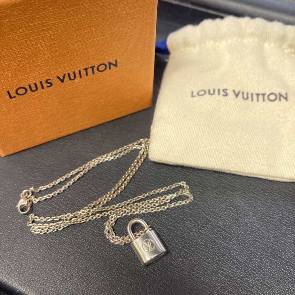 Louis Vuitton ルイヴィトン シルバーロックイット smcint.com