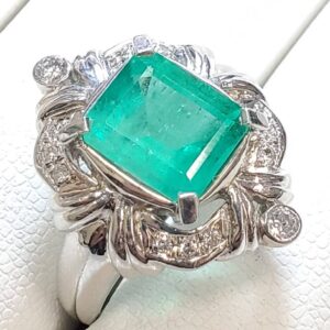 Pt900 エメラルド3.5ct メレ0.22ct リング