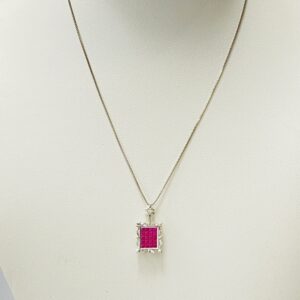 K18WGルビー付ネックレス