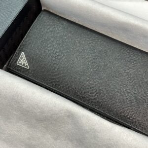 PRADA サフィアーノ トライアングルロゴ 長財布