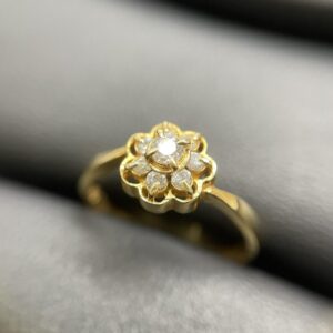 K18　メレダイヤ0.19ct付き リング