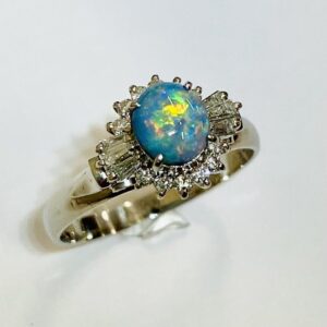 Pt900 ブラックオパール0.65ct&メレダイヤ0.27ct付リング