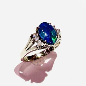 Pt900 ブラックオパール0.95ct＆メレダイヤモンド0.18ct付リング