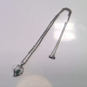 Pt900 エメラルド付き ネックレス