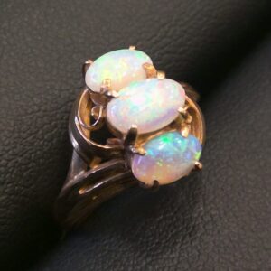 K18 ホワイトオパール付き リング
