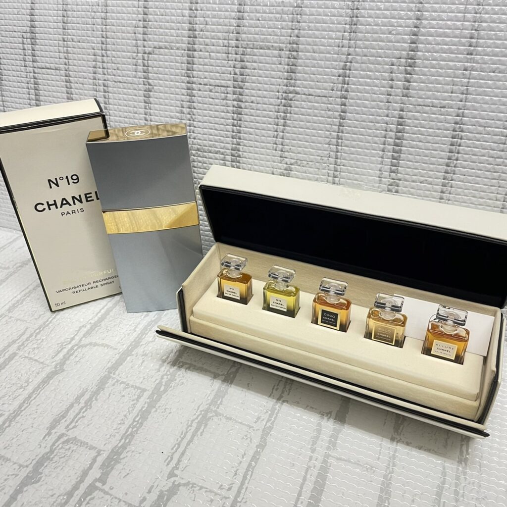 CHANEL N°19 オードゥ パルファム 50ml 香水セットの買取実績 | 買取 