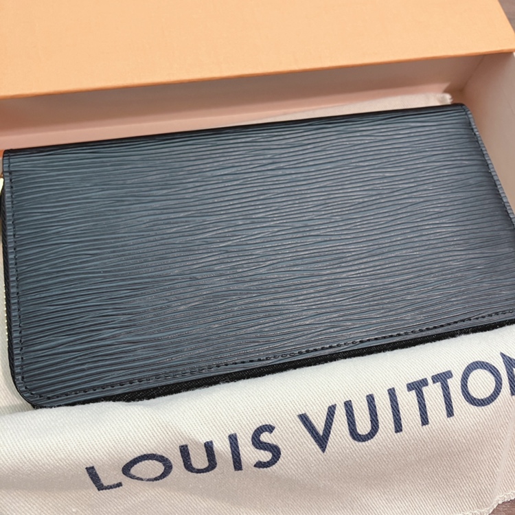 Louis Vuitton ジッピー・ウォレット M61857 エピ ノワールの買取実績