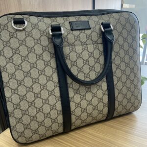 GUCCI GGスプリーム ビジネスバック