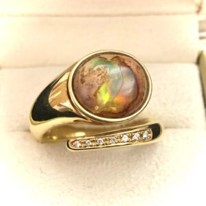 K18 カンテラオパール　メレダイヤ付きリング