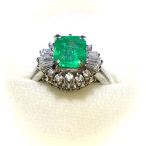 Pt900 エメラルド メレダイヤ付き リング