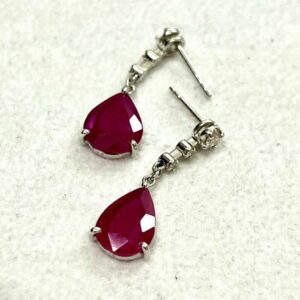 K18WG ルビー付きピアス