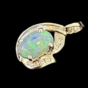 Pt900 オパール メレダイヤ付きトップ